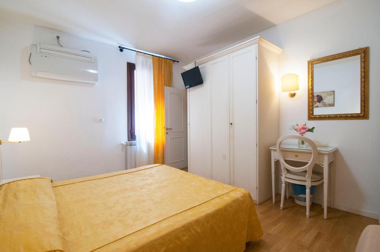 Albergo Ai Tolentini Veneţia Exterior foto