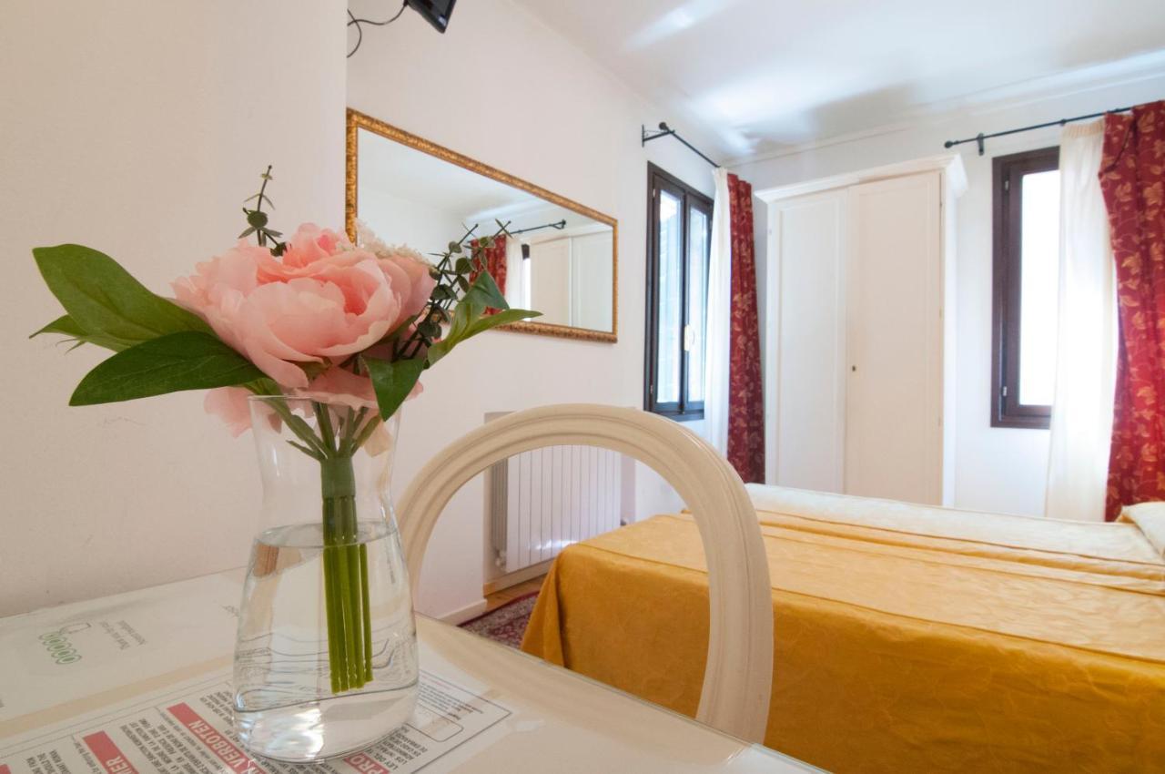 Albergo Ai Tolentini Veneţia Exterior foto
