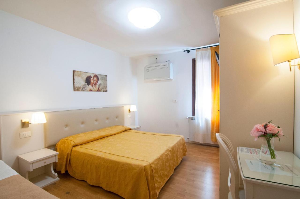 Albergo Ai Tolentini Veneţia Exterior foto