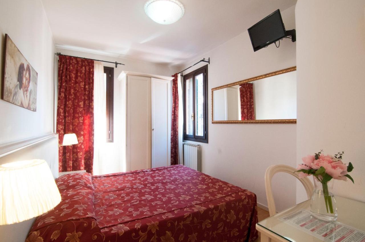 Albergo Ai Tolentini Veneţia Exterior foto