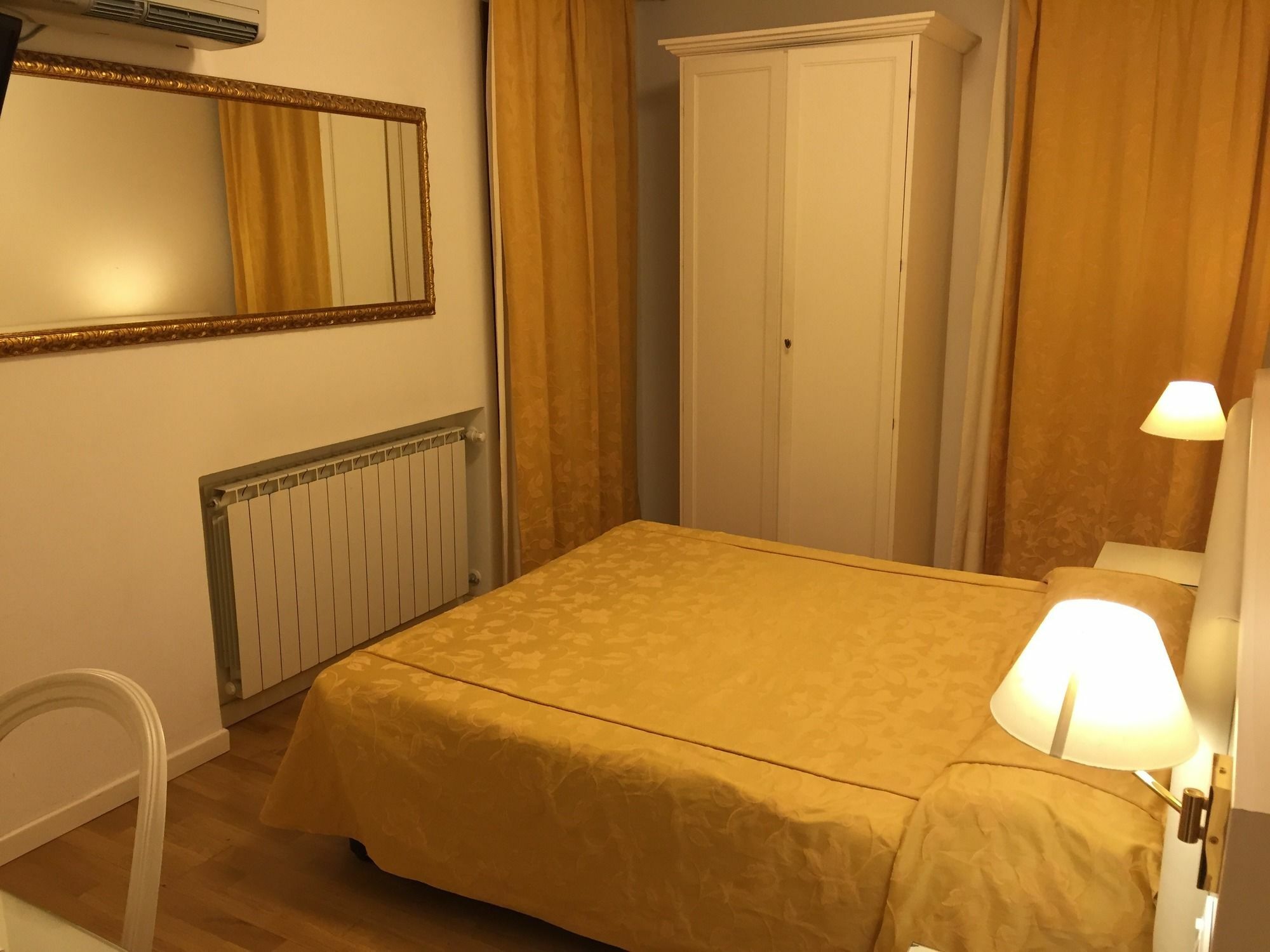 Albergo Ai Tolentini Veneţia Exterior foto